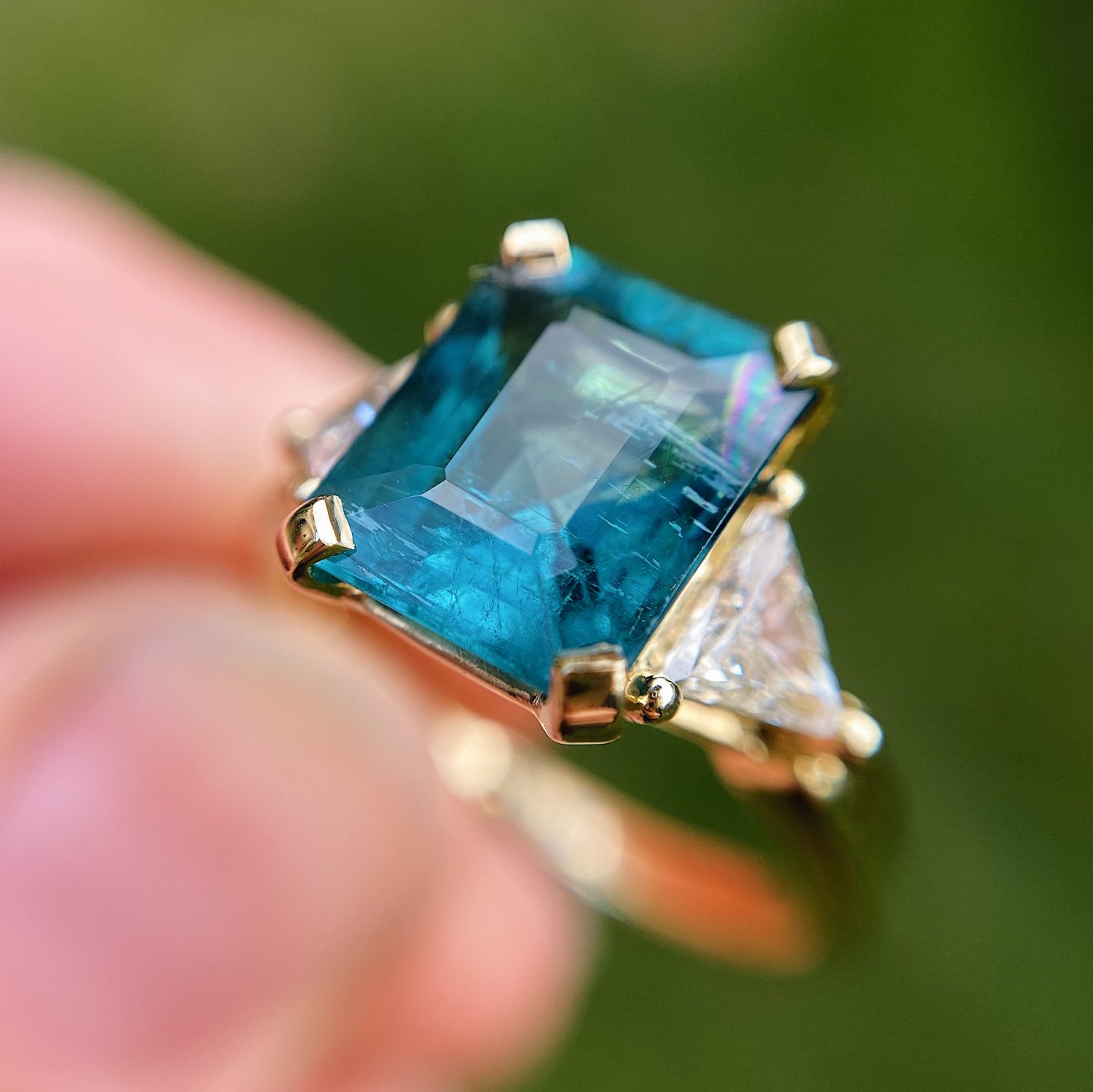 18ct yellow gold and Indicolite tourmaline ring with triangle diamonds ...