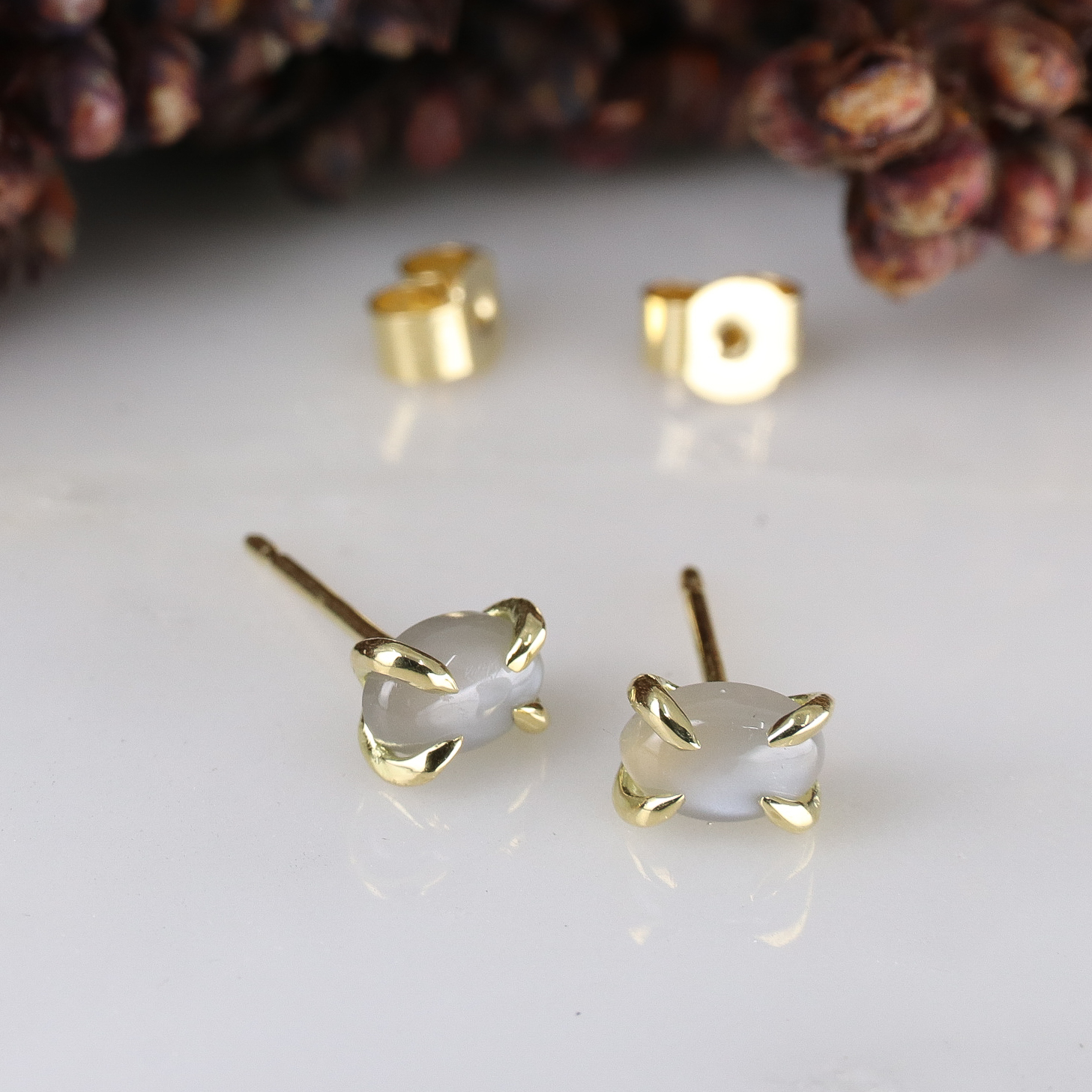 18ct yellow gold moonstone earstuds - Baroque Jewellery