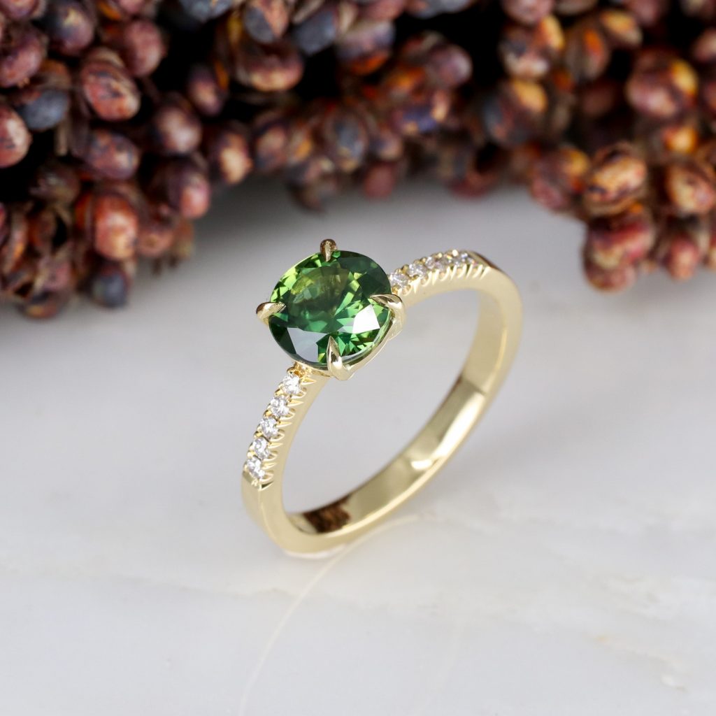 18ct Fairtrade yellow gold round green sapphire rise ring - Baroque ...