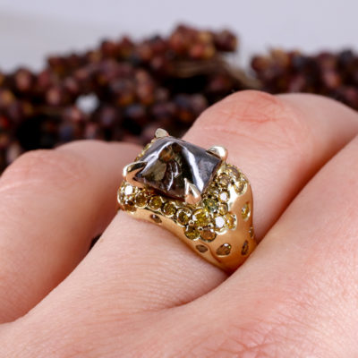 18ct yellow gold 5.60ct rough brown diamond ring with yellow diamond detail